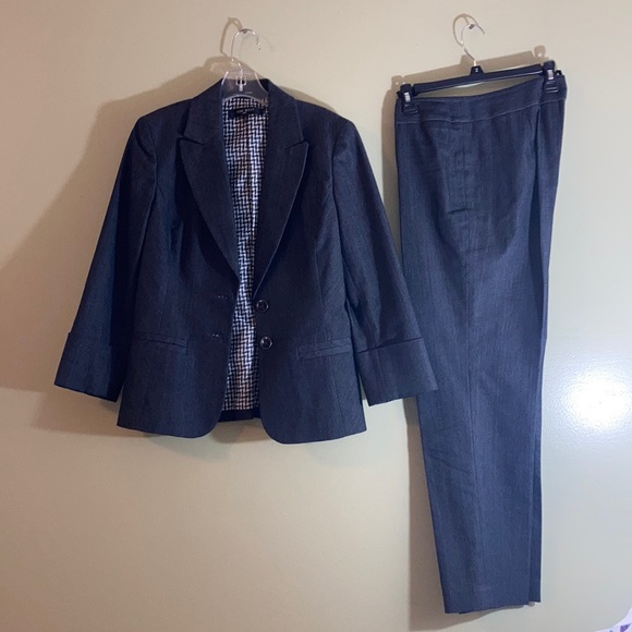 Pantsuit - Picture 1 of 5